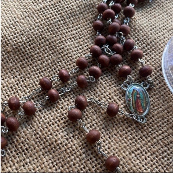Virgin marry rosary wooden catholic necklace New with box New NIB - Picture 3 of 7